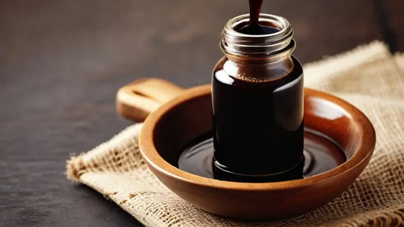 شیره خرما غلیظ با قوام بالا و رنگ کهربایی